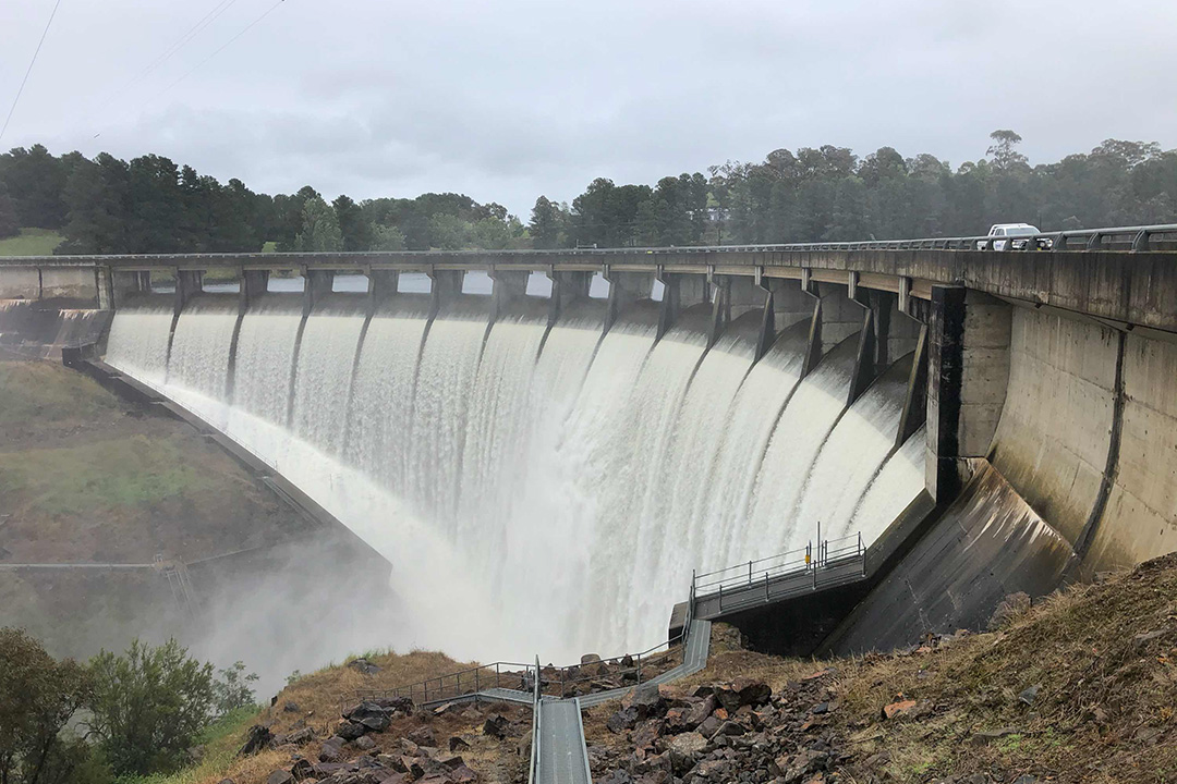 Carcoar dam in flood and spilling